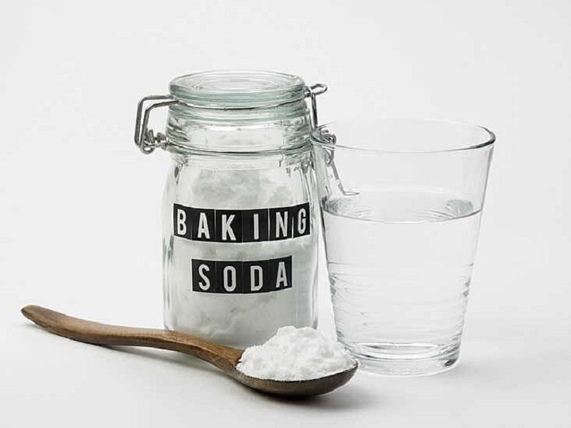 Baking soda (NaHCO3)